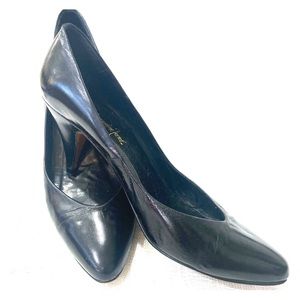 Vintage Black Leather Low Kitten Pumps / Heels 6.5